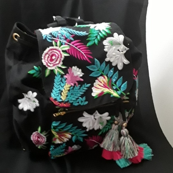 STEVE MADDEN FLORAL EMBROIDER BACKPACK - Picture 4 of 5